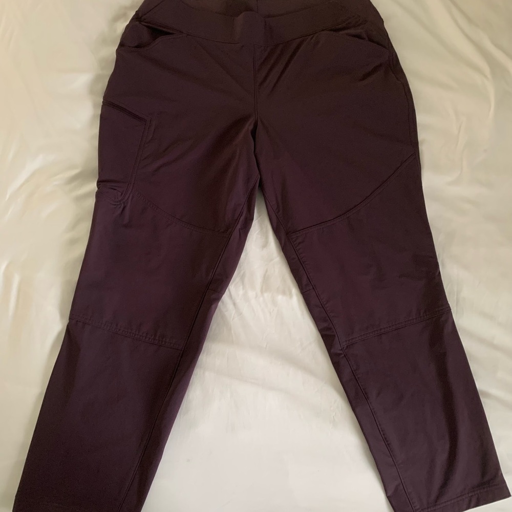Duluth Trading Co Flexpedition Pants in Plum
